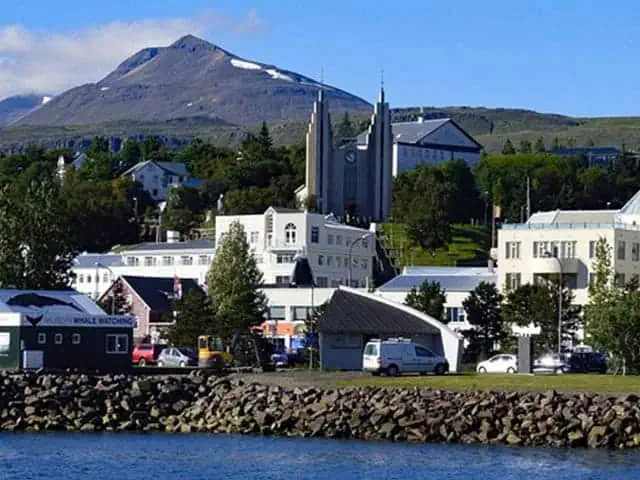 Akureyri är en av många historiska platser på Island.