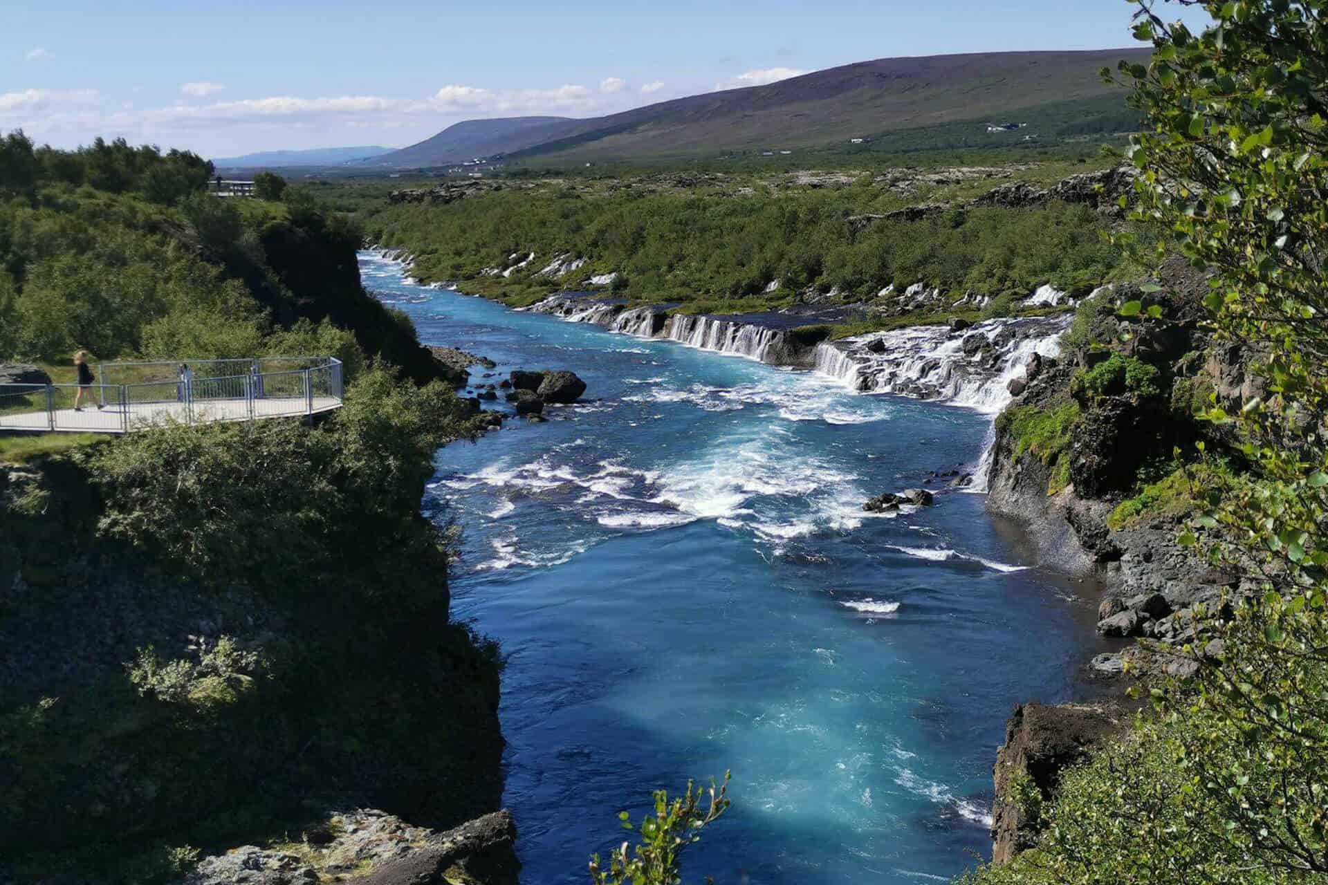 Barnafoss är en av många natursevärdheter i Västlandet.