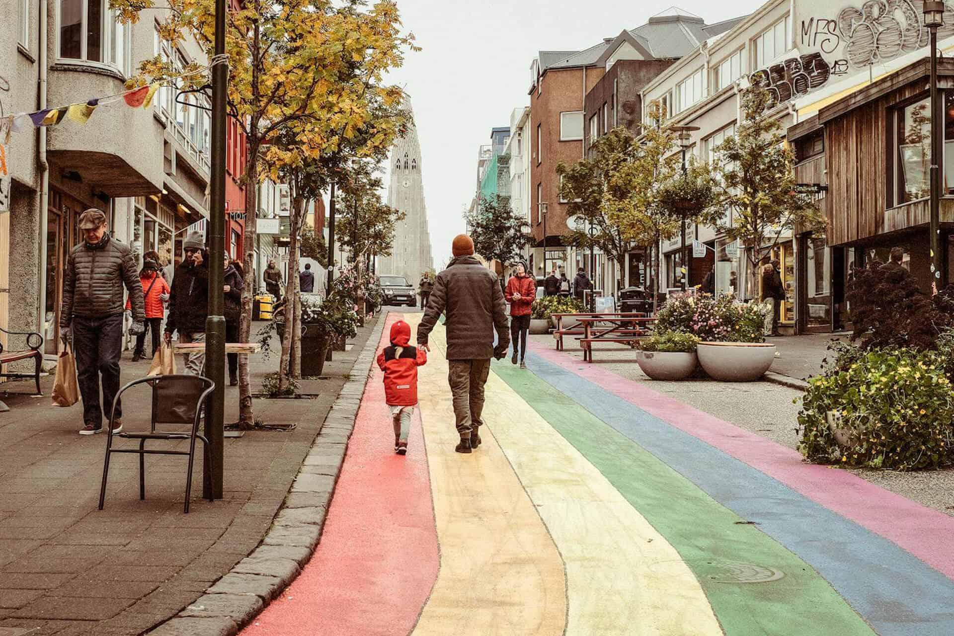 Utforska familjevänliga resmål i Reykjavik.