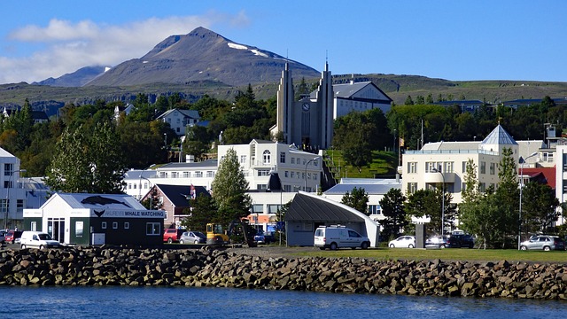 Floddalen Kolugljúfur ligger i närheten av staden Akureyri.