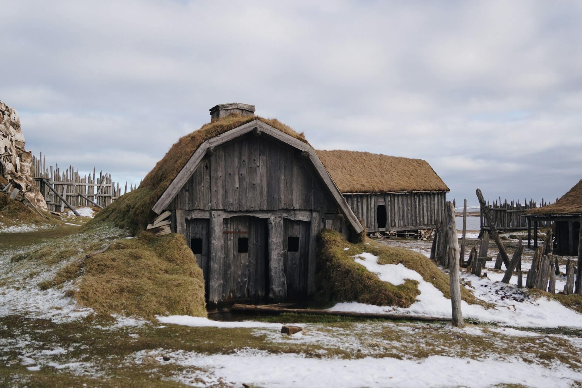 Vestrahorns vikingaby är en av många kulturplatser på östra Island.