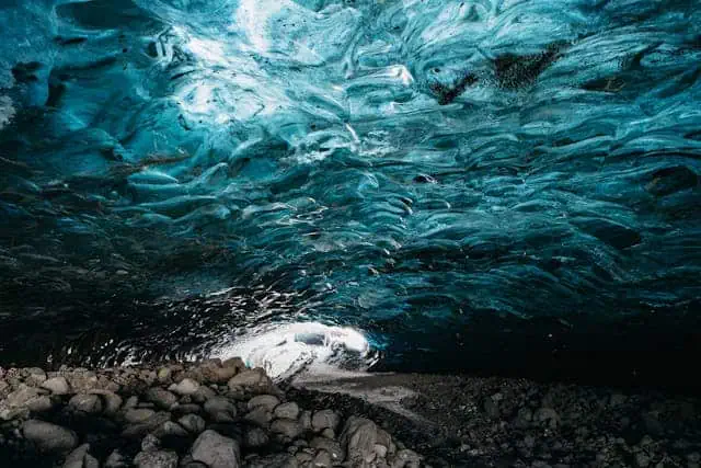 Vid Katlas geopark kan du besöka Katlas isgrotta.