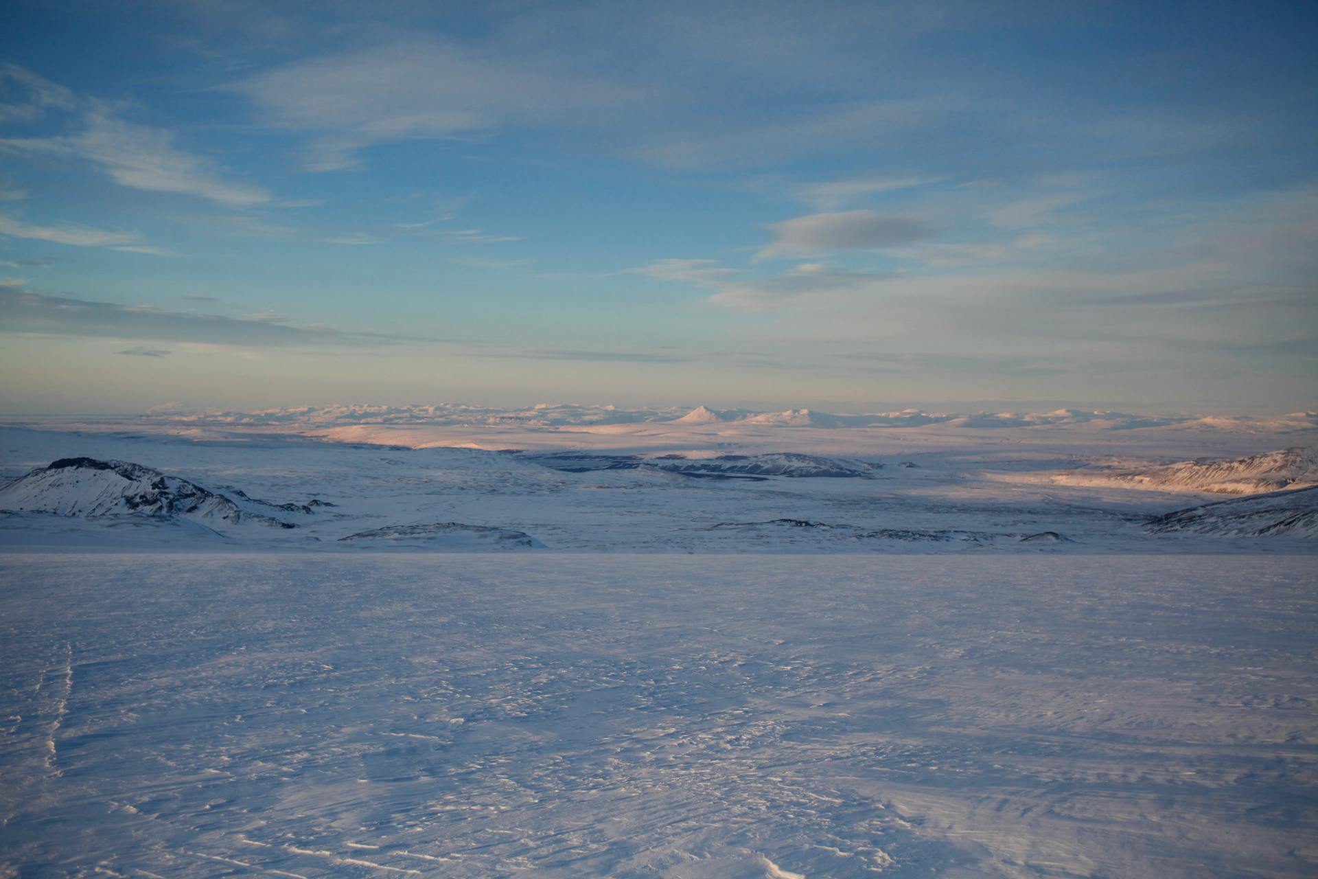 Langjökulls glaciärturer är en av många familjevänliga resmål i Vesturland.