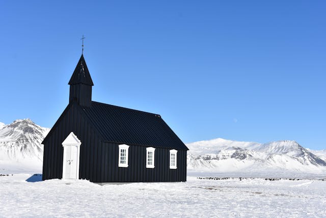 Snæfellsneshalvön ligger i närheten av Alftanesstranden.