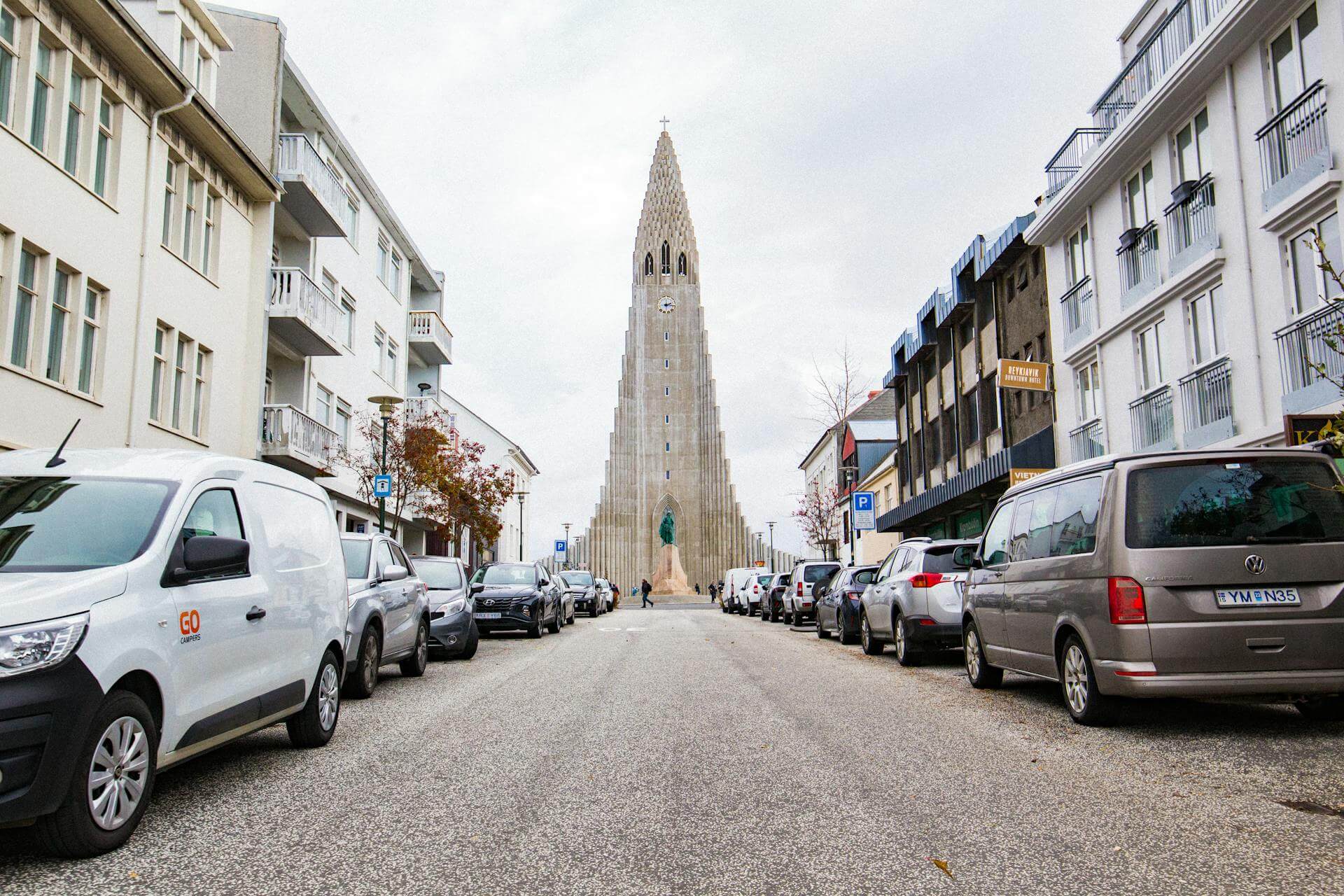 Rainbow road sträcker sig ner till denna ikoniska kyrka.