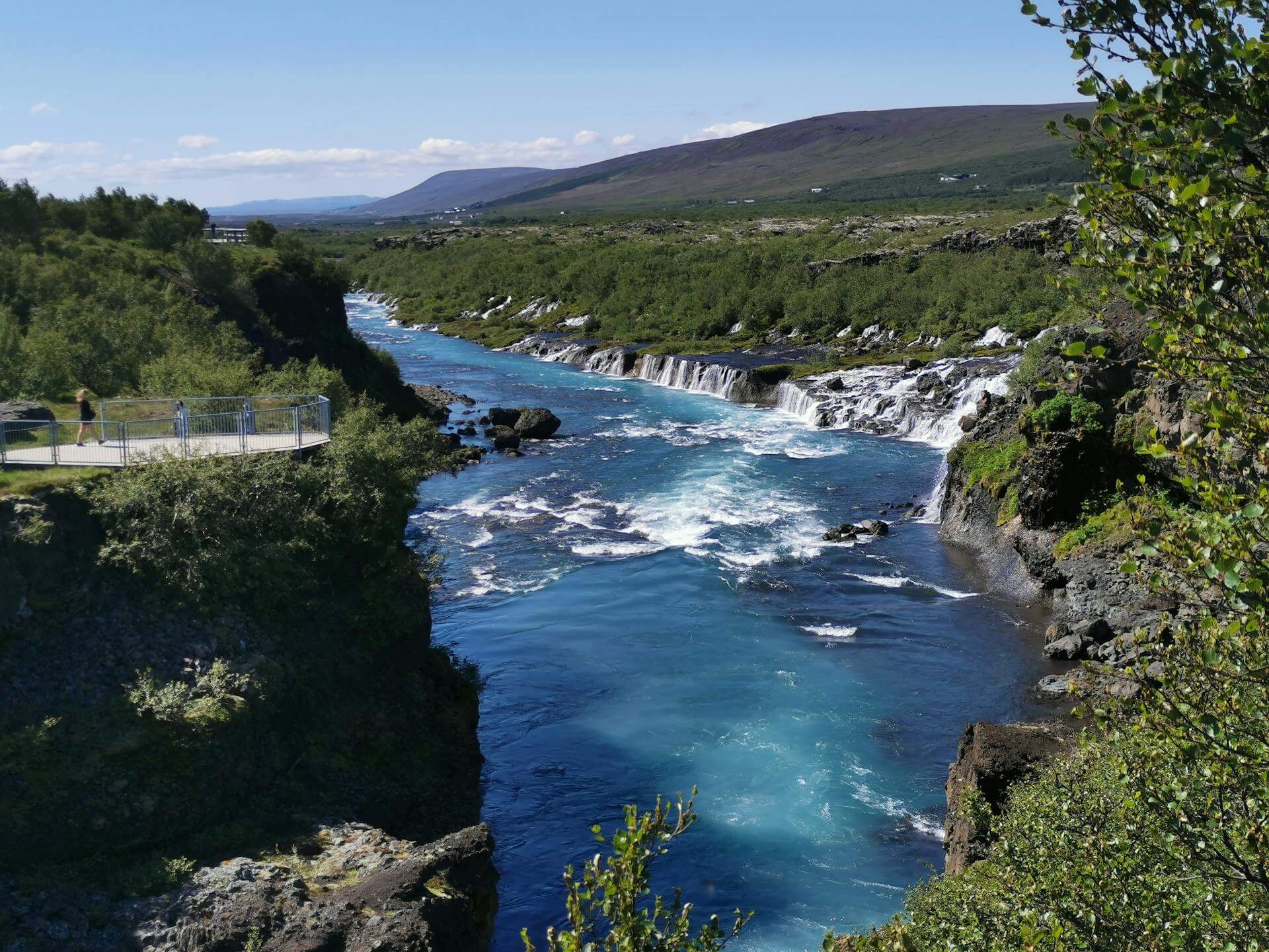 Barnafoss är en av många natursevärdheter i Västlandet.