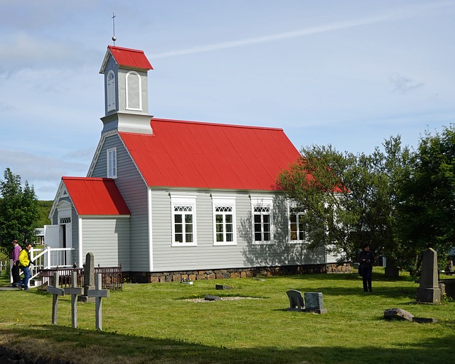 Snorrastofa museum ligger i staden Reykholt, här visas stadens kyrka.