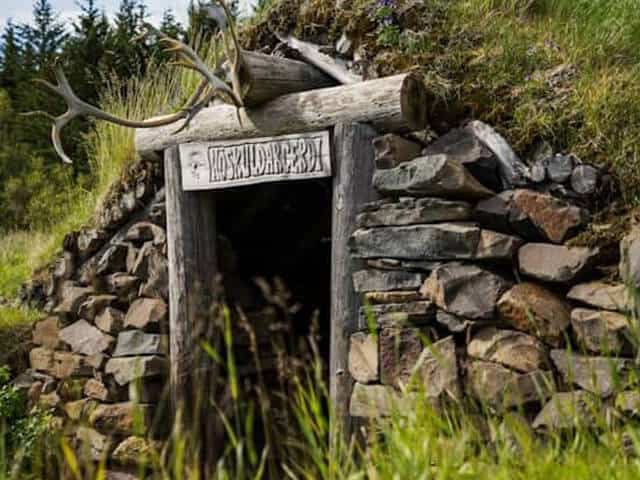 Vid Snorrastofa museum kan du besöka Snorri Sturlusons hus.