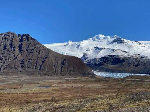 Bergstoppen Hvannadalshnjúkur ligger i närheten av Öraefajökull.