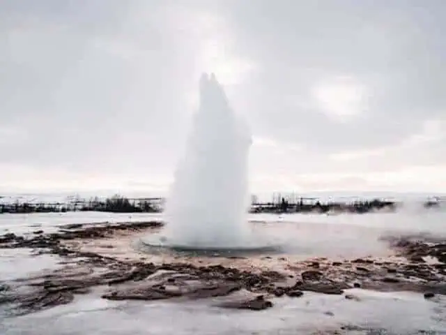 Strokkur är en av ,många gejsrar på Geysir-området.