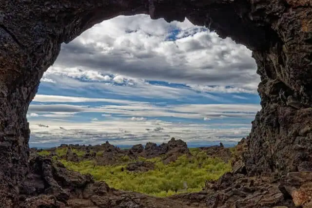 Dimmuborgir har en stark koppling till sagovärlden.