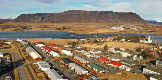 Orten Selfoss och dess ommgivande natur.