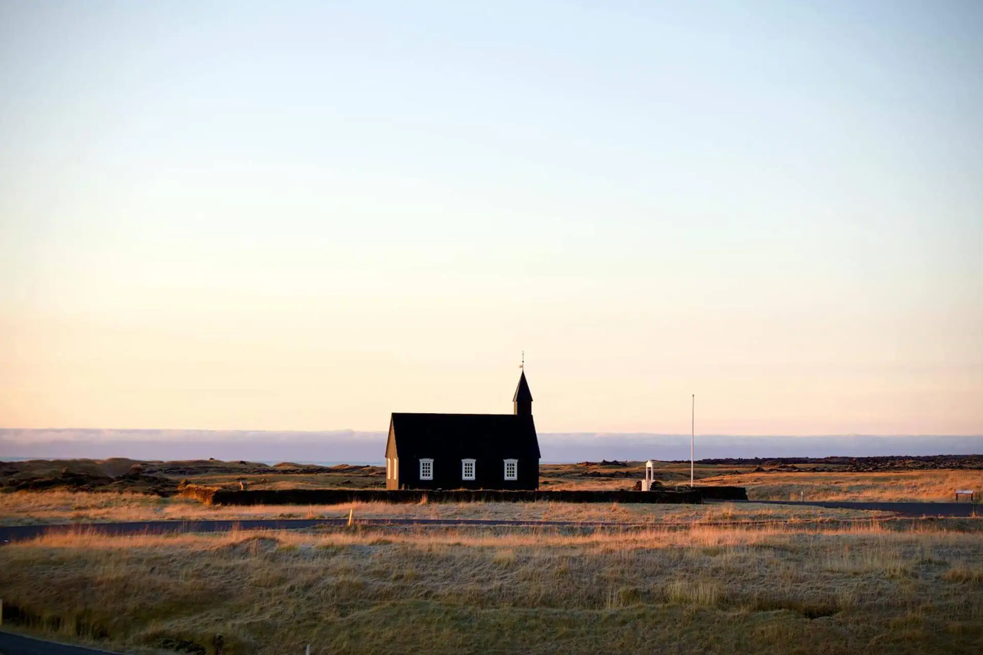 Besök Budir och dess välkända kyrka.