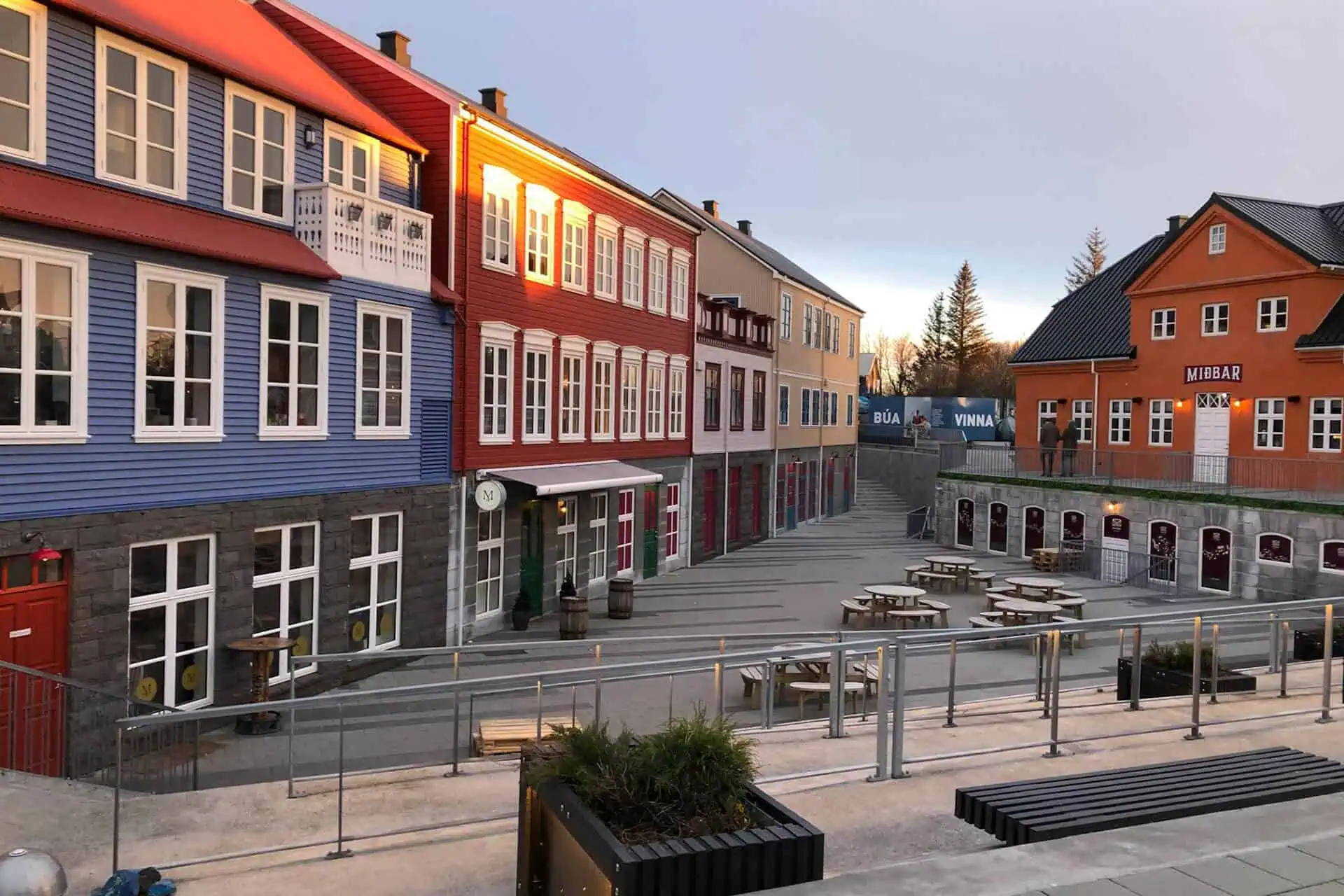 Selfoss är en stad med färgglada hus.